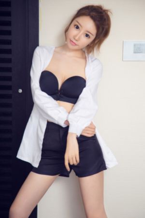 在电影院里挺进h